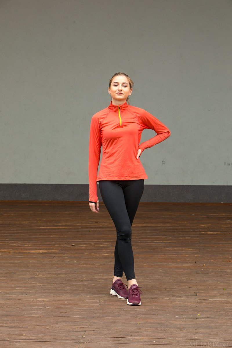 Дина, 25